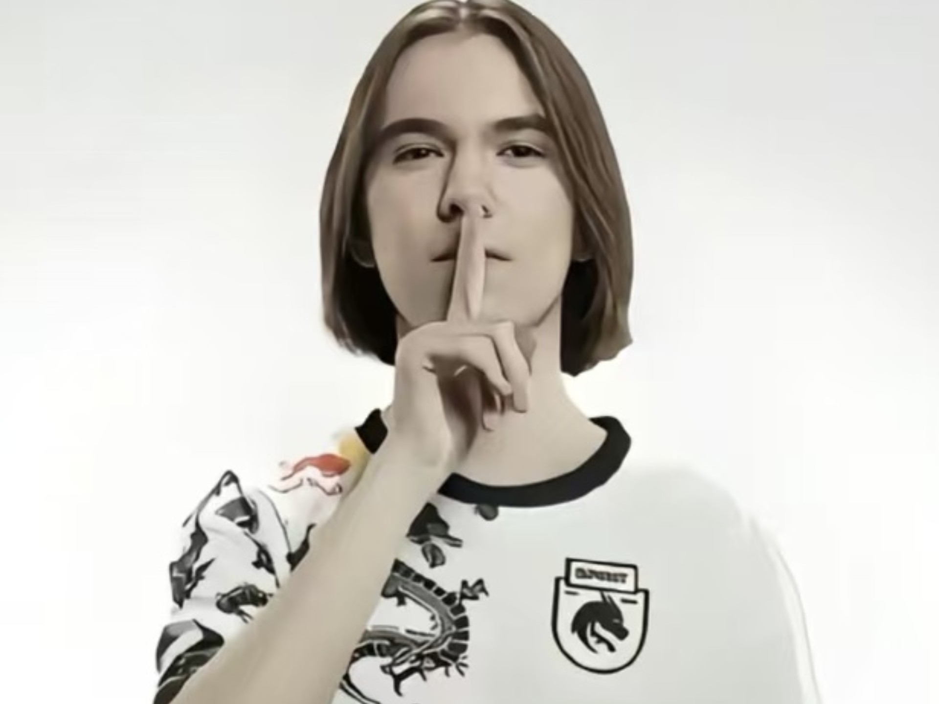 Beluga的Gnar擅长持续输出，而 Stay 的Jhin在整个过程中被无限狙击。 Team WE 在没有流血的情况下赢得了第一局。