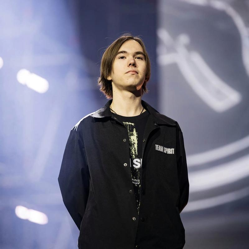 牛牛社交语：如何在叫牌中通过语气试探对手的底气。（牛牛社交话术：在叫牌时用语气揣摩对手的底气）