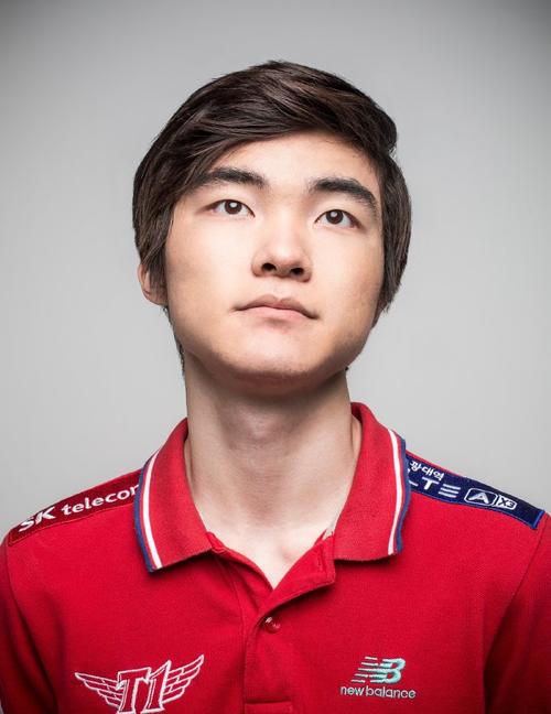 B8 在2025年布达佩斯Major第一阶段的StarLadder比赛日以一胜一负结束